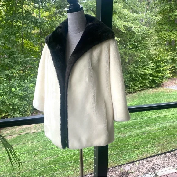 VINTAGE Borgana — Gorgeous Cream and Black Faux Fur Women's Coat— SPECTACULAR ! - Picture 3 of 14